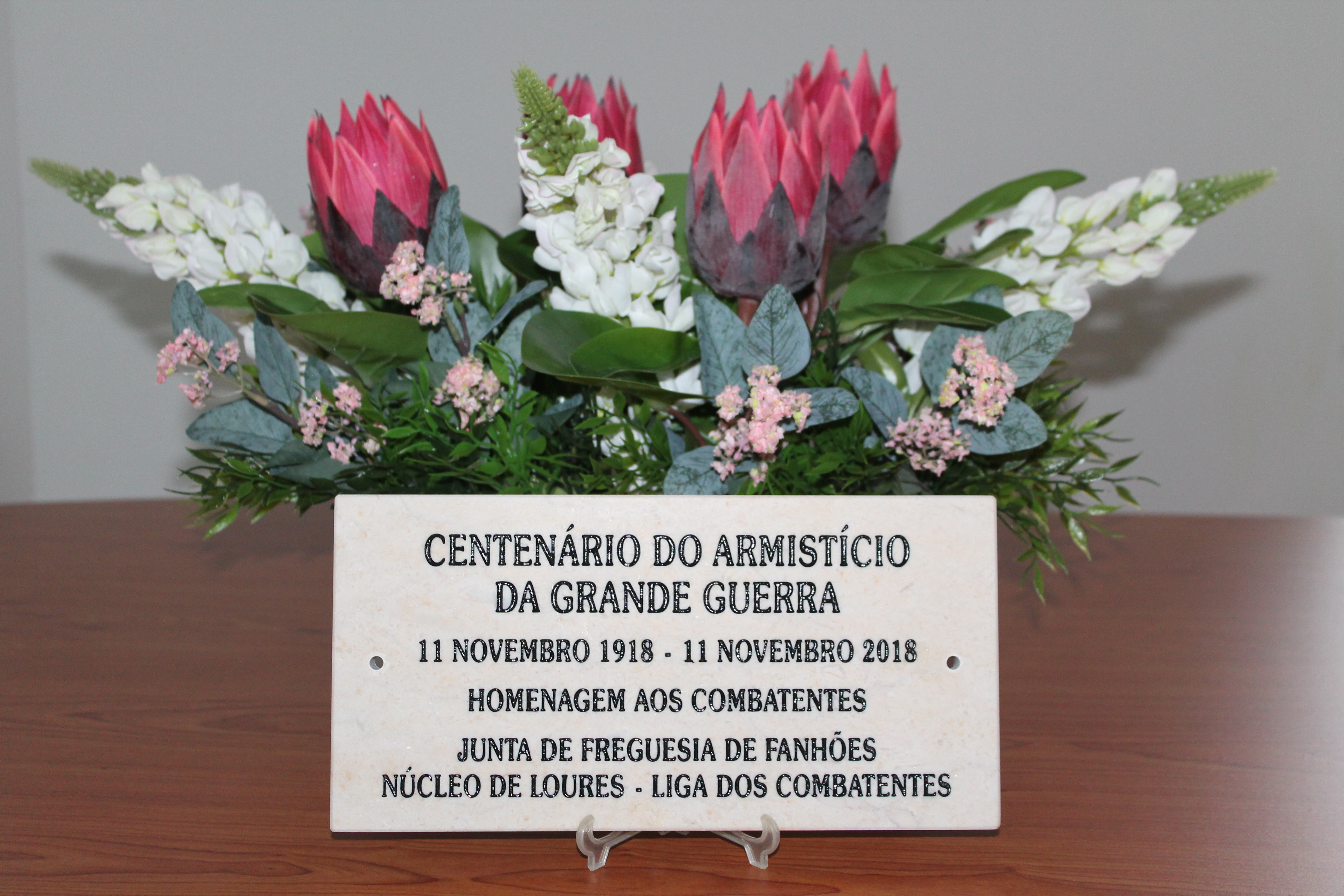 CASAINHOS -(c) A Junta de Freguesia de Fanhões comemora a Paz pelo Centenário do Armistício da Grande Guerra – 11 novembro 1918 – 11 novembro 2018 com a colocação de uma lápide celebrando o final da grande deflagração Mundial.