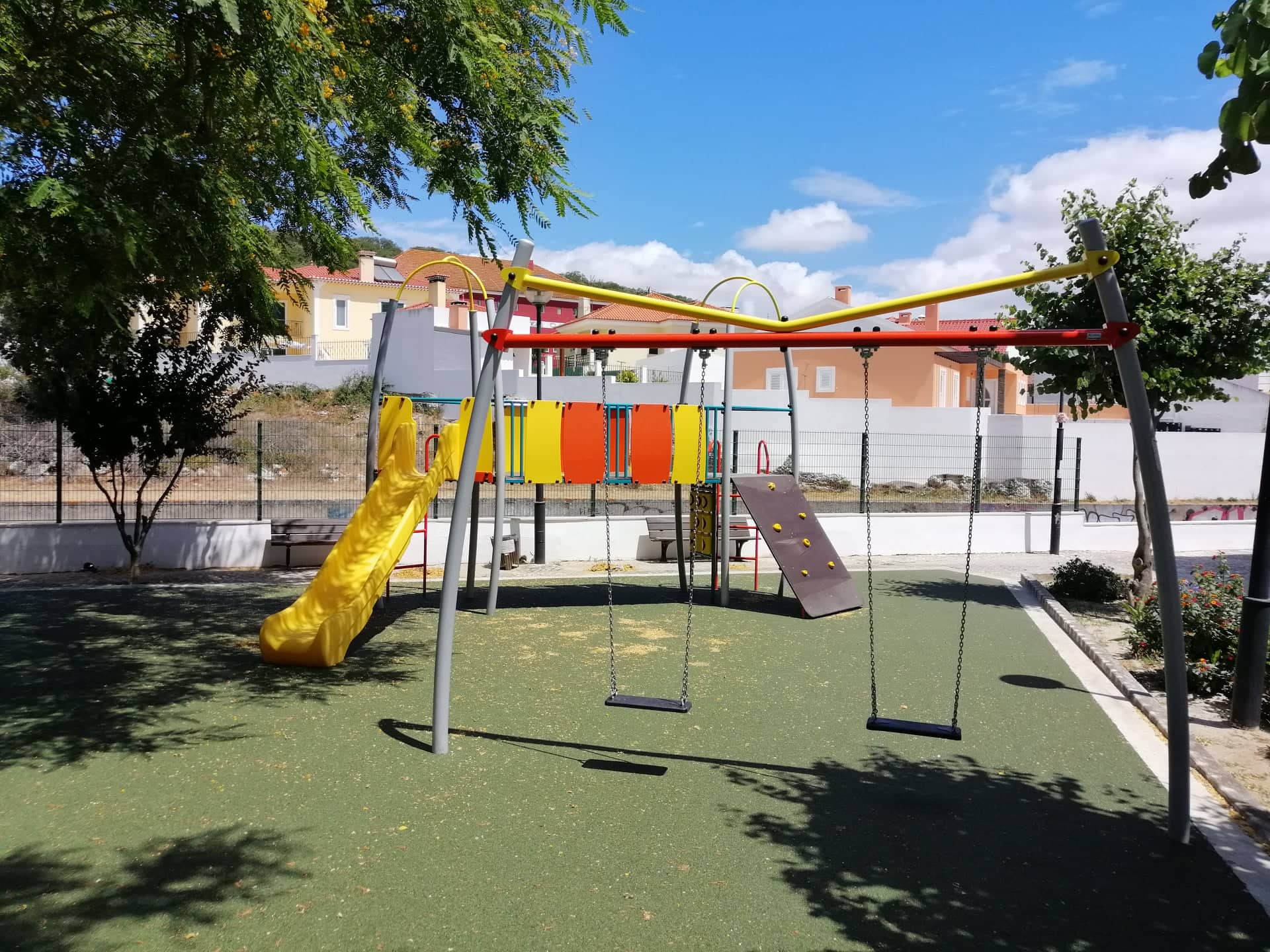 CASAINHOS -(c) NOVO PARQUE INFANTIL TOTALMENTE RENOVADO!