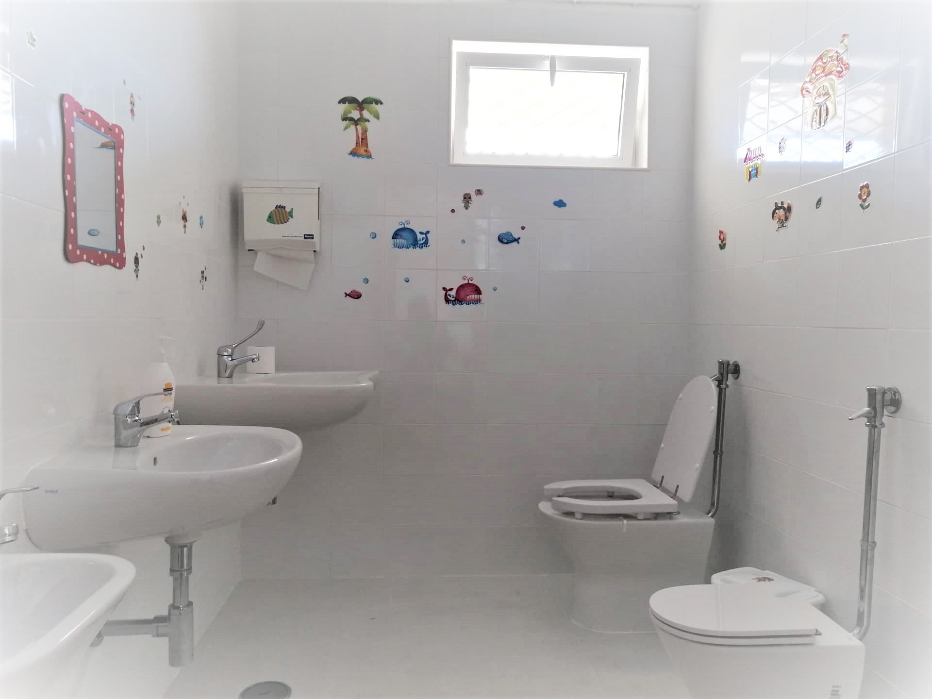 APEENEF (f)- ASSOCIAÇÃO DE PAIS – NOVO WC, NOVA ILUMINAÇÃO LED, PINTURAS E REPARAÇÕES PARA RECEBER O NOVO ANO LETIVO.