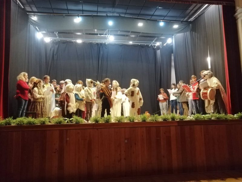 Crianças da Catequese da Igreja de Fanhões e Igreja de Casainhos -Transmitem pelo teatro a sua mensagem de Natal