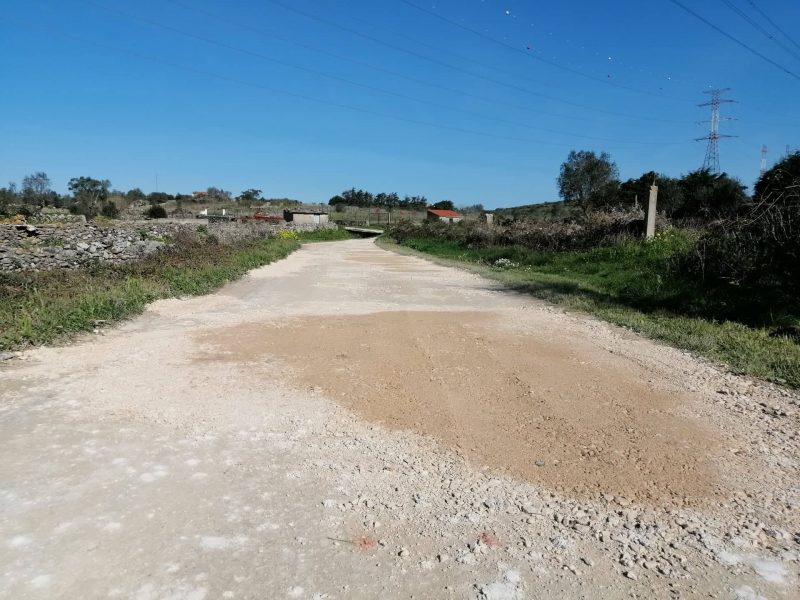 CASAINHOS -(c) Estrada dos Barros – “Tapa- Buracos” e compactação da via para melhor acessos de quem aqui circula!