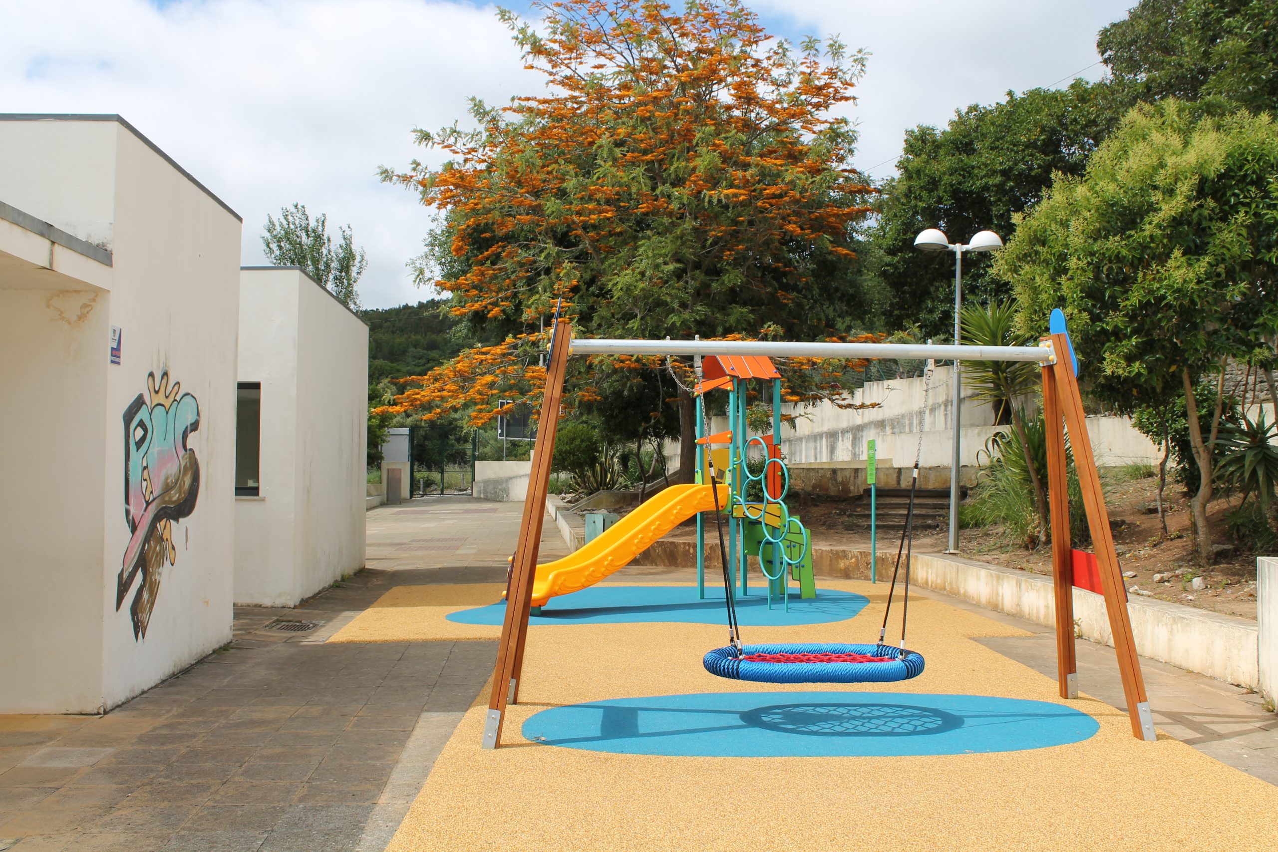 Fanhões -(f) – Escola EB1/JI de Fanhões – Novo Parque Infantil – Um novo Espaço de Brincadeira para as Crianças da Escola de Fanhões !