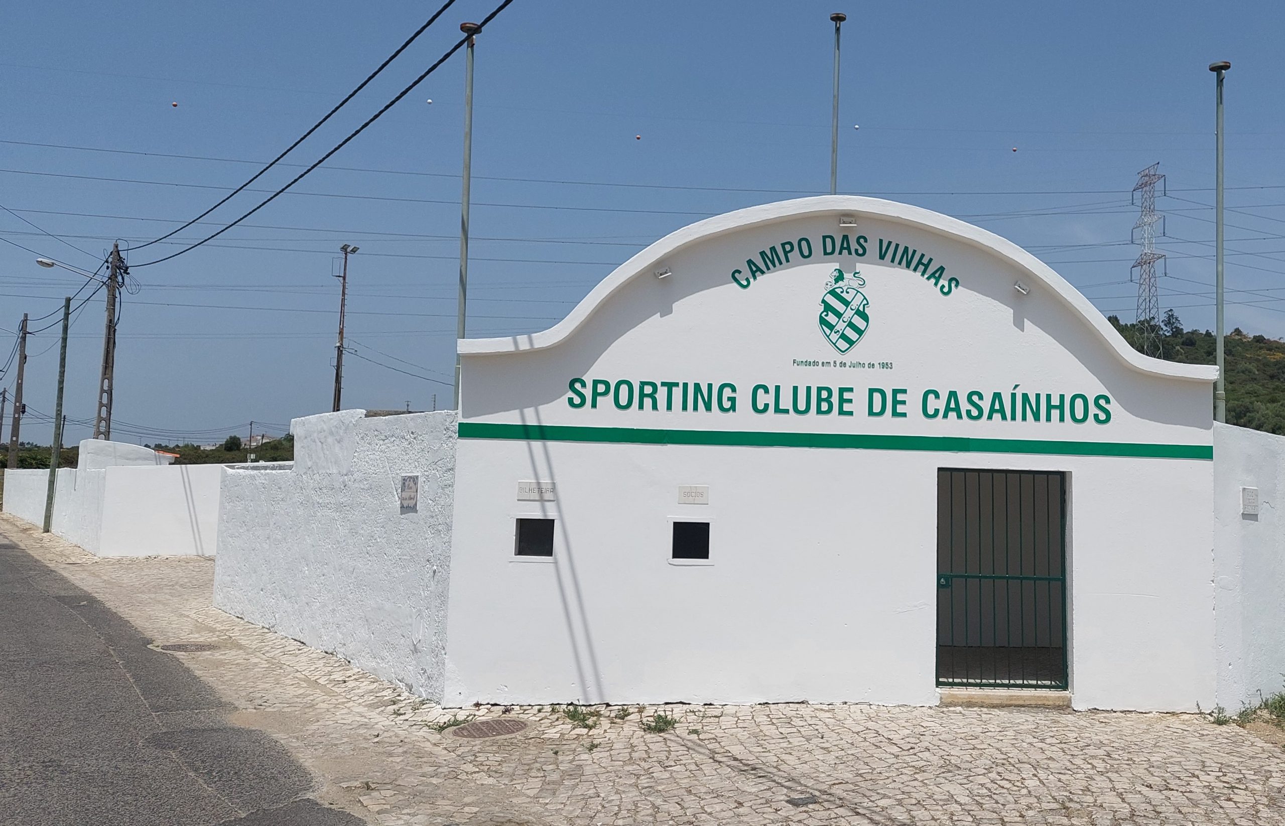 69º Aniversário – Sporting Clube de Casaínhos – Pintura, embelezamento dos muros e fachada de entrada.
