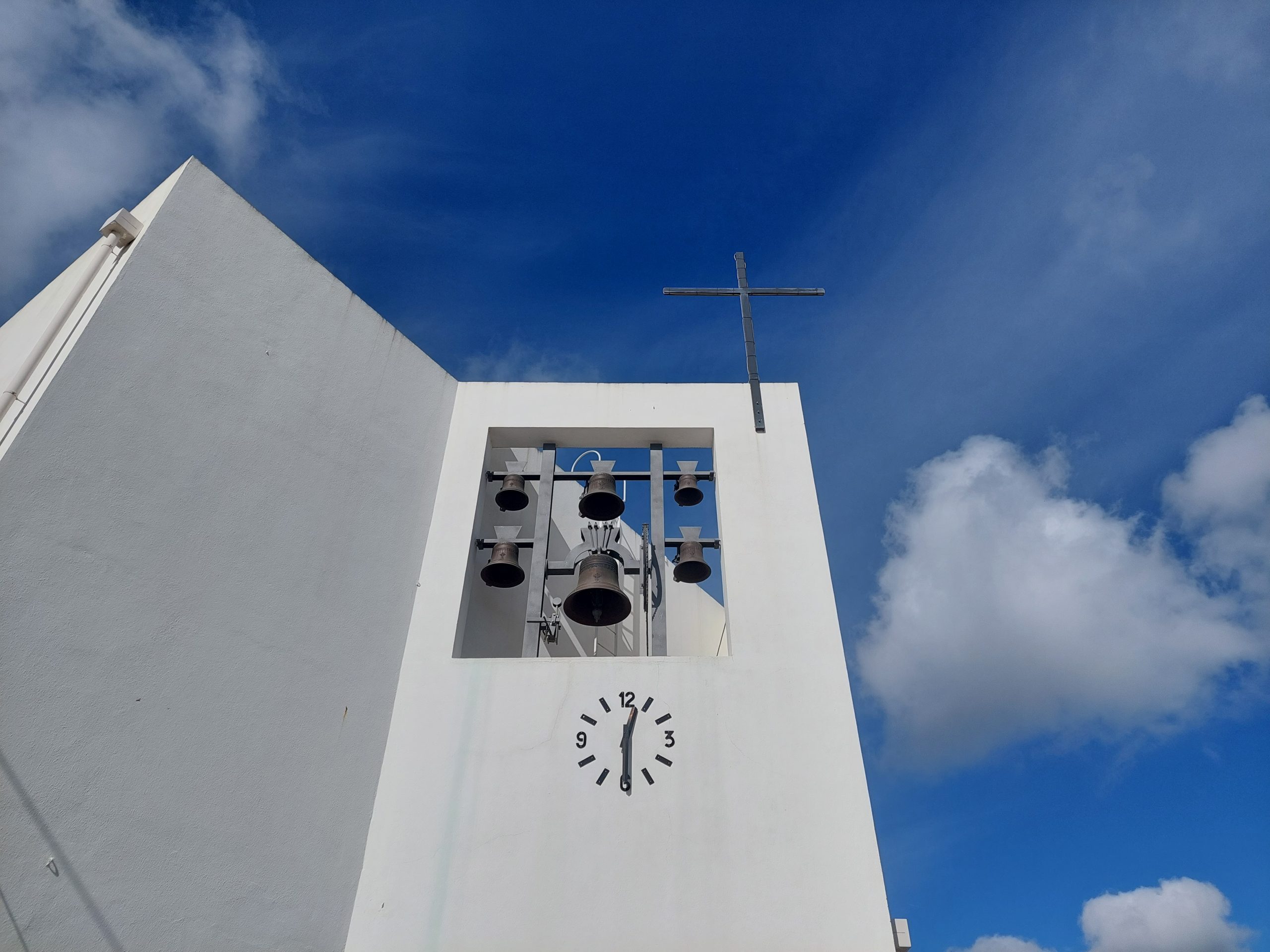 Igreja do Imaculado Coração de Maria de Casaínhos – Junta de Freguesia apoia totalmente o arranjo e afinação dos Sinos!
