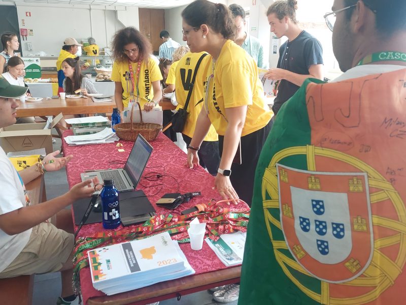 Jornada Mundial da Juventude – Dia Oficial de Check-In foram recebidos na Freguesia de Fanhões cerca de 390 peregrinos de 23 países, num caloroso acolhimento de toda a comunidade. Bem-vindos!