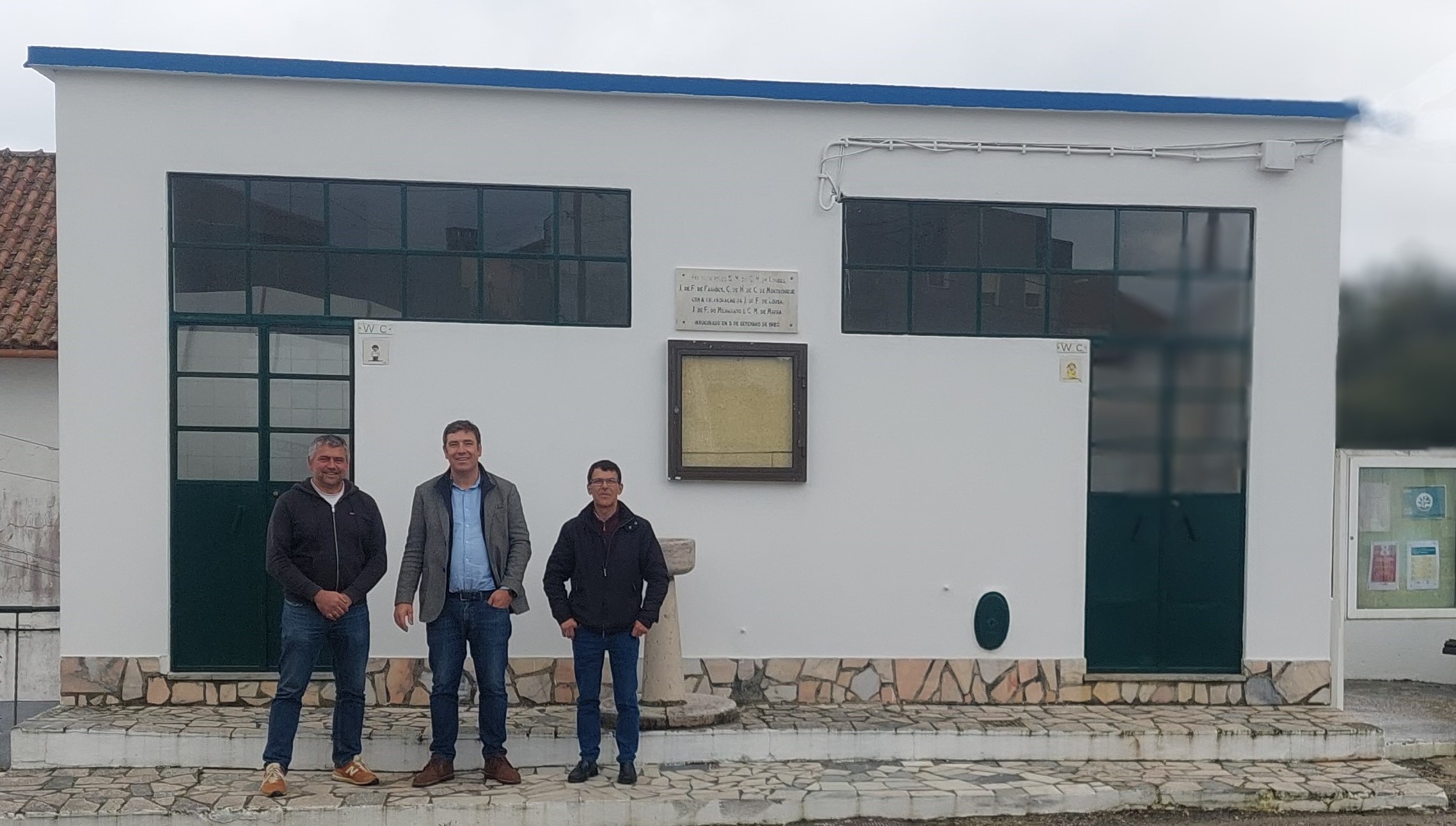 CABEÇO DE MONTACHIQUE -(cm) Requalificação geral dos Sanitários Públicos em Cabeço de Montachique. Uma Obra que contou com o apoio das Juntas de Freguesia de Fanhões, Lousa e Milharado.