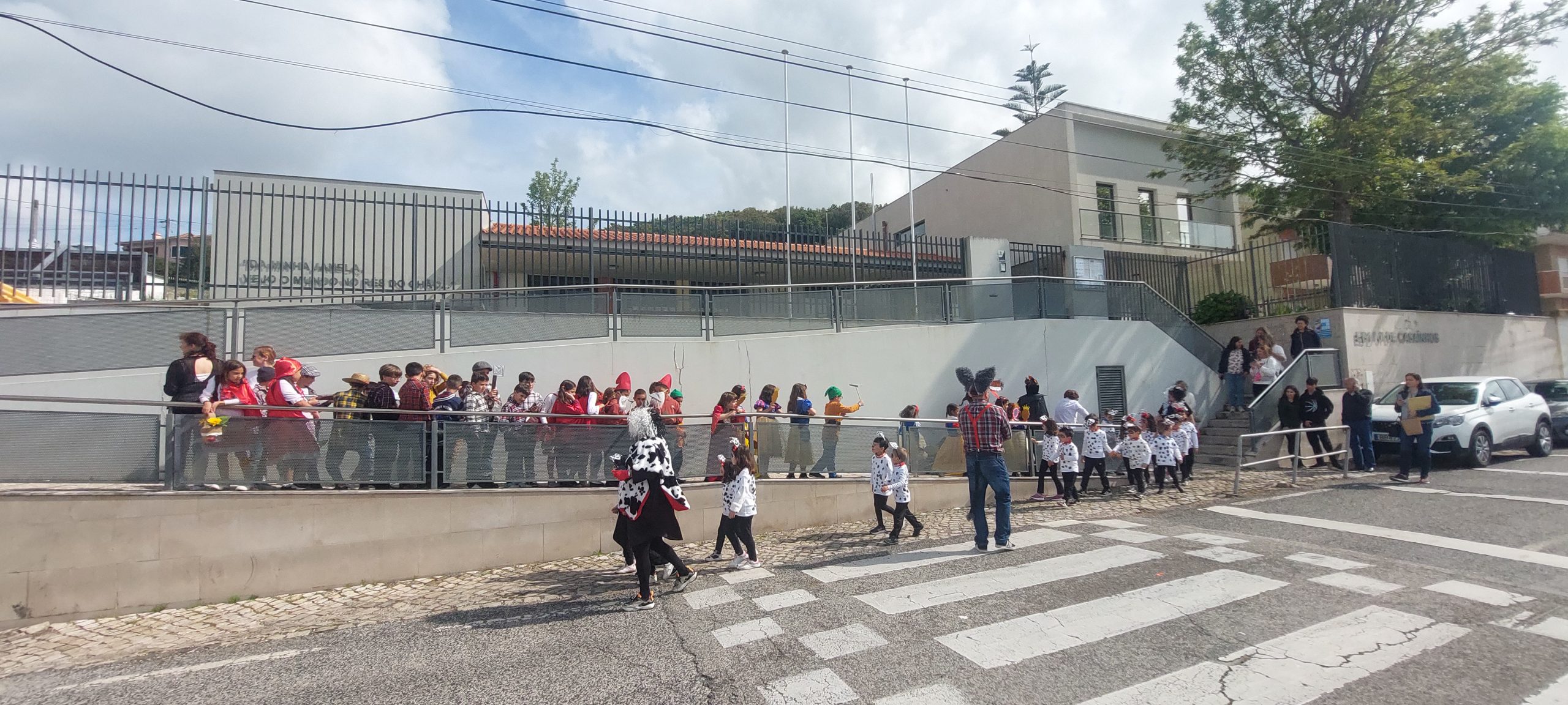 Escola EB1/JI de Casaínhos – Semana Cultural – Muitas atividades Culturais e o Carnaval de Verão sai pelas ruas de Casaínhos.