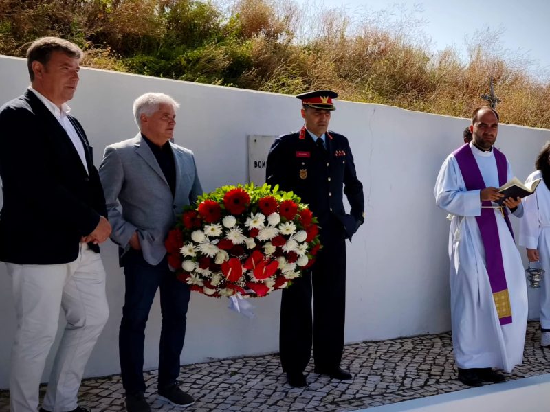 Associação Humanitária de Bombeiros Voluntários de Fanhões – Missa e Romagem ao Cemitério em Homenagem a Bombeiros e Músicos falecidos. No seguimento das comemorações do 96º Aniversário.