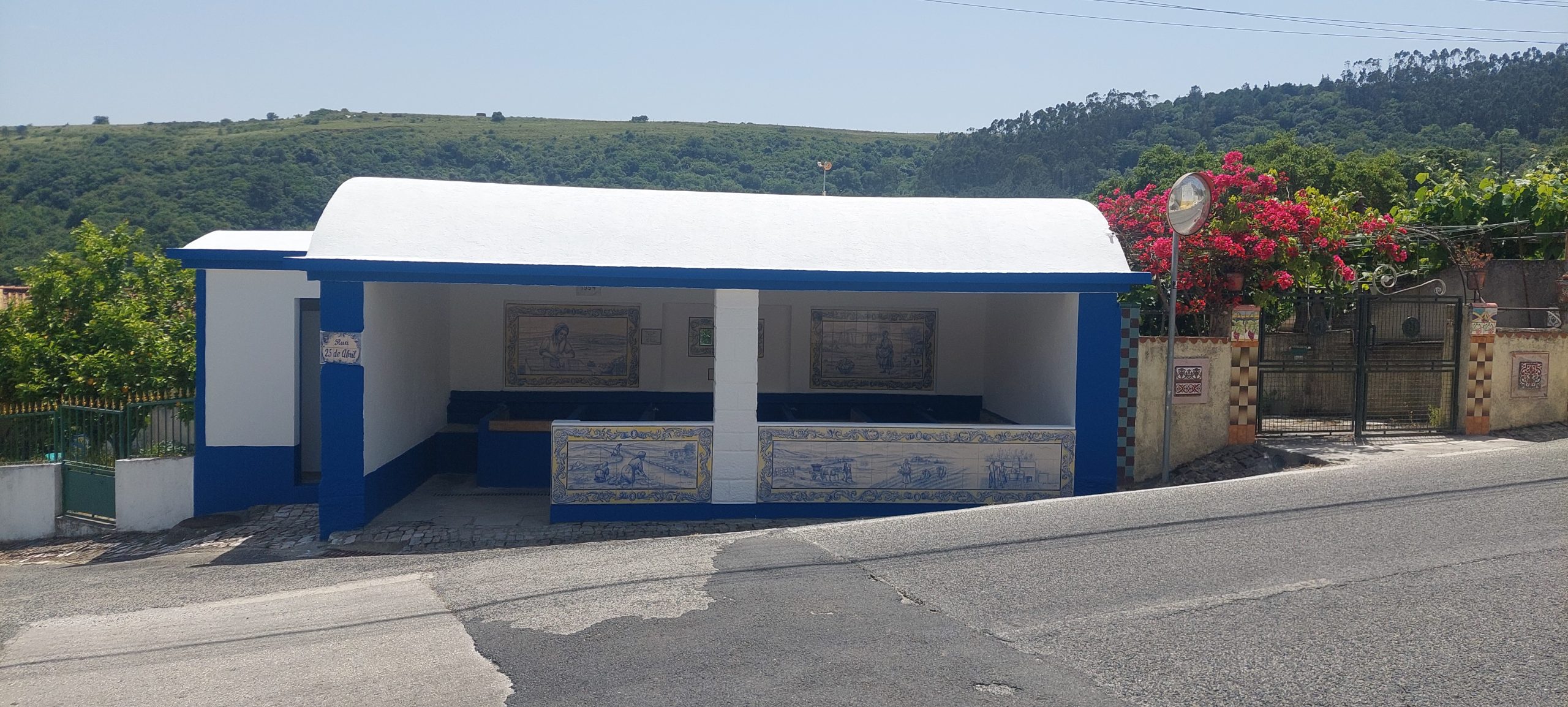RIBAS DE CIMA -(rc) Manutenção dos Lavadouros, preservando esta obra importantíssima para a Freguesia.