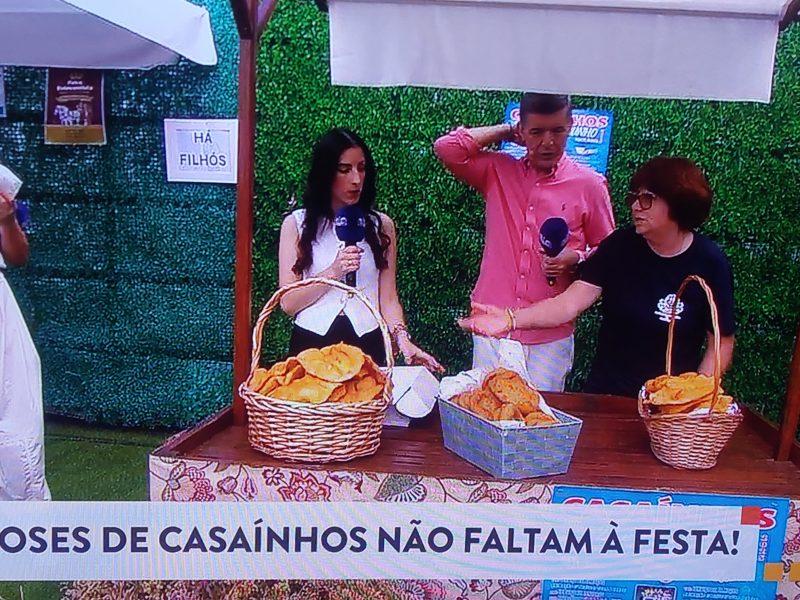 Sociedade Recreativa de Casaínhos (c) – Presente do Programa Casa Feliz da SIC – Onde levou e apresentou as sua Filhoses
