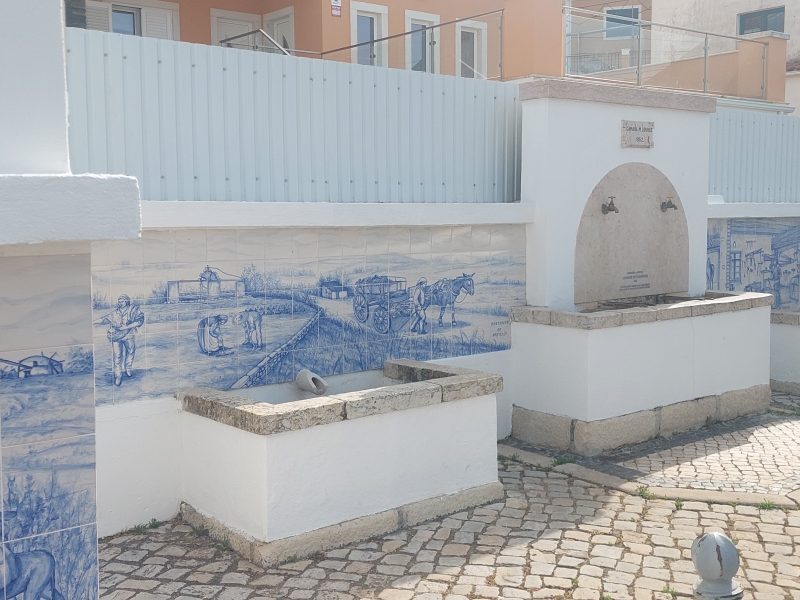 Casaínhos -(c) Manutenção do Chafariz, preservando esta obra importantíssima para a Freguesia.