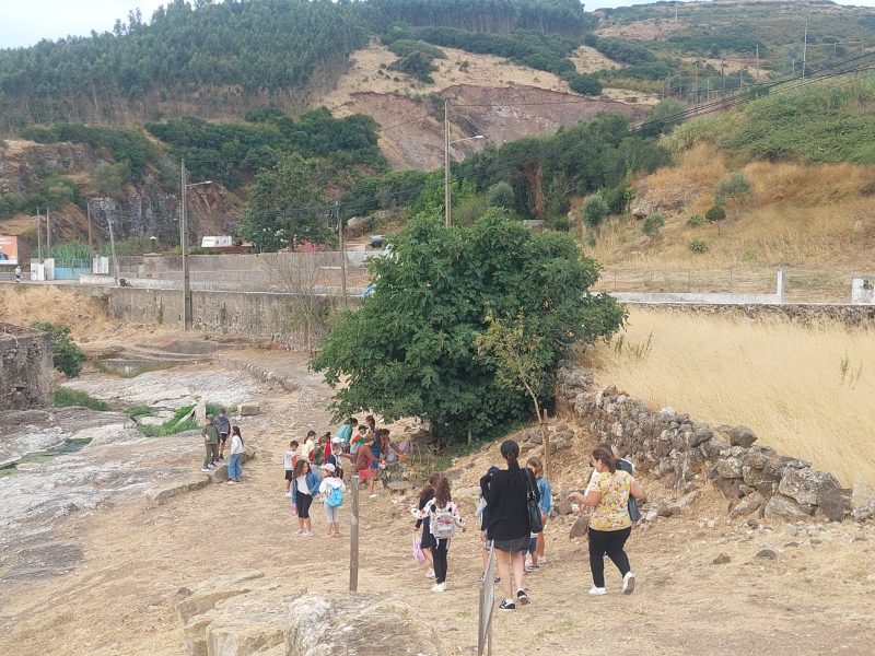 APEENEF (f)- Associação de País – Ação de limpeza no Rio de Fanhões, Caminho das Lavadeiras, um contributo das nossas crianças para um melhor Ambiente.