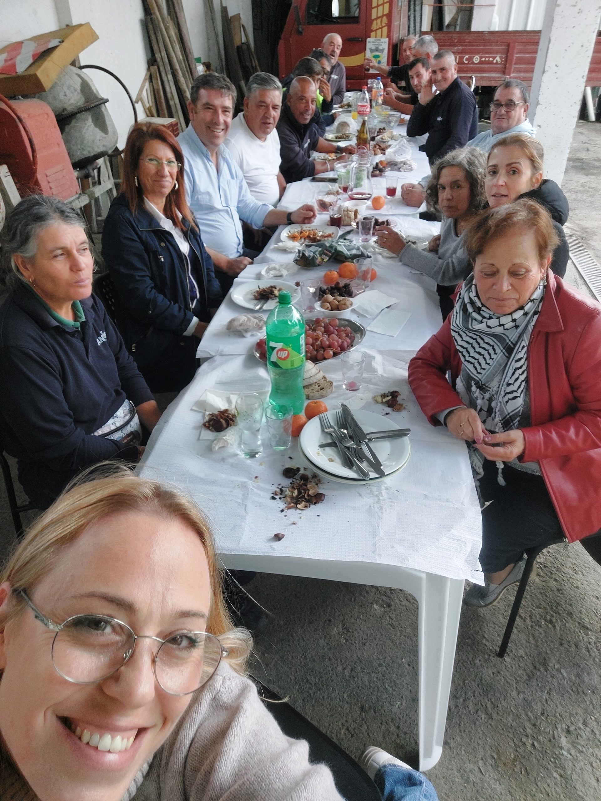 A Junta de Freguesia de Fanhões realizou o tradicional Magusto 2025 com os trabalhadores e executivo em Dia de São Martinho!