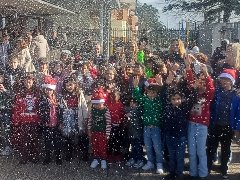 Escola EB1/JI de Casaínhos – Realizou a sua Festa de Natal com inúmeras atividades num ano em que “nevou” na Escola.