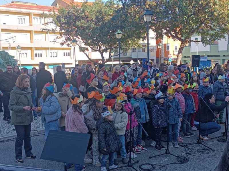 Janeirinhas – As Crianças da Escola de Fanhões EB1/JI cantaram as Janeirinhas nos Paços do Concelho, em dia de Reis!
