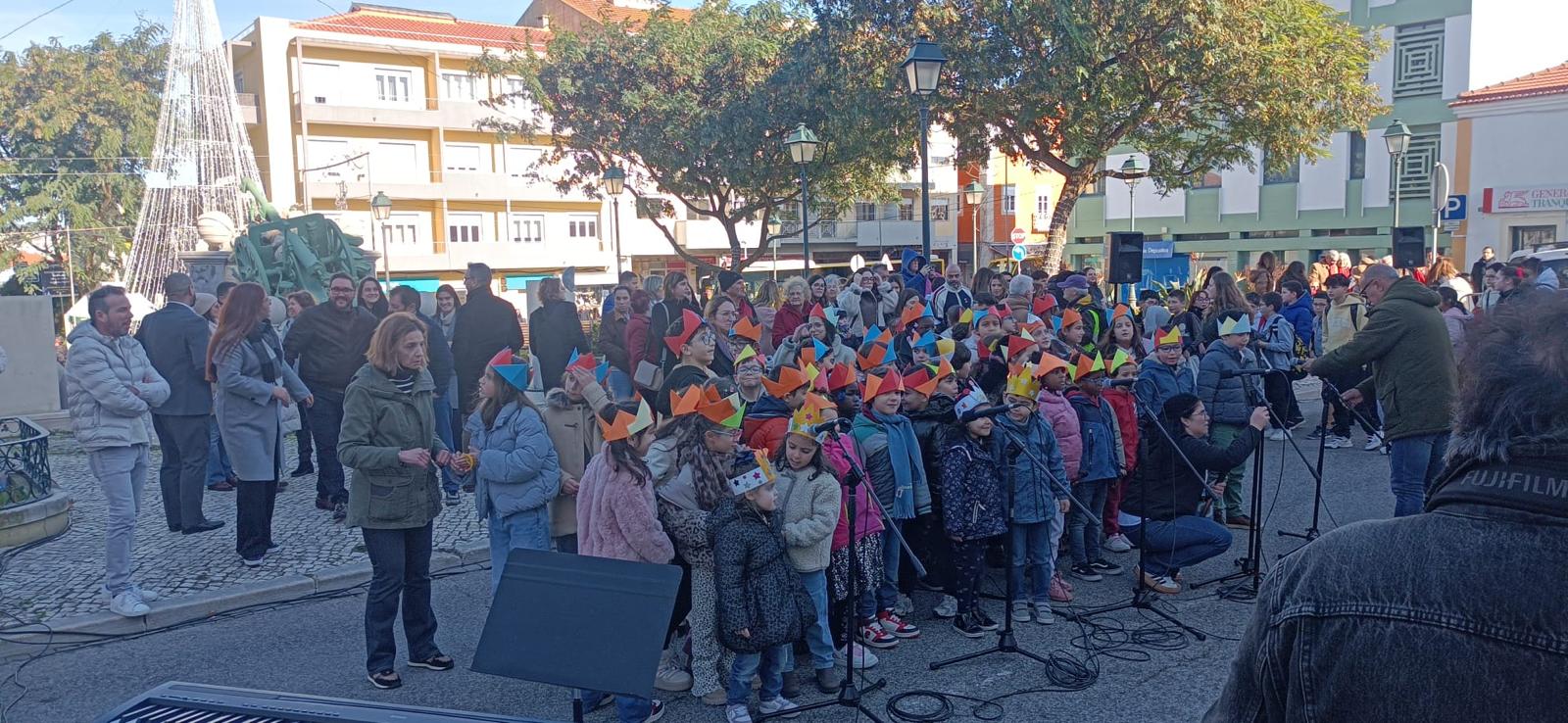 Janeirinhas – As Crianças da Escola de Fanhões EB1/JI cantaram as Janeirinhas nos Paços do Concelho, em dia de Reis!