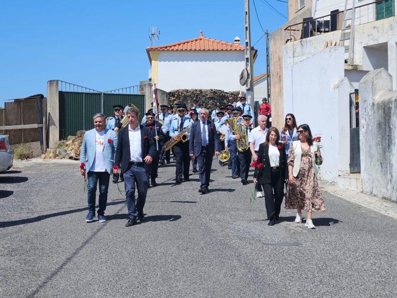 FREGUESIA DE FANHÕES – Comemorações dos 52 anos do 25 de Abril – Desfile da Banda da Sociedade Recreativa de Casaínhos, em saudação à População, Movimento Associativo e Entidades.