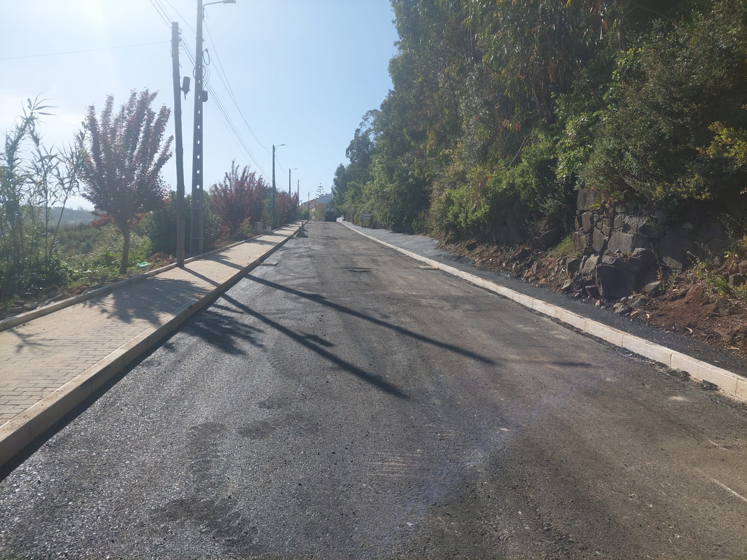 Freguesia de Fanhões – Obras na Estrada Municipal 541 – Entre a Fonte de Casaínhos e Monte Esperança, em fase de Conclusão.