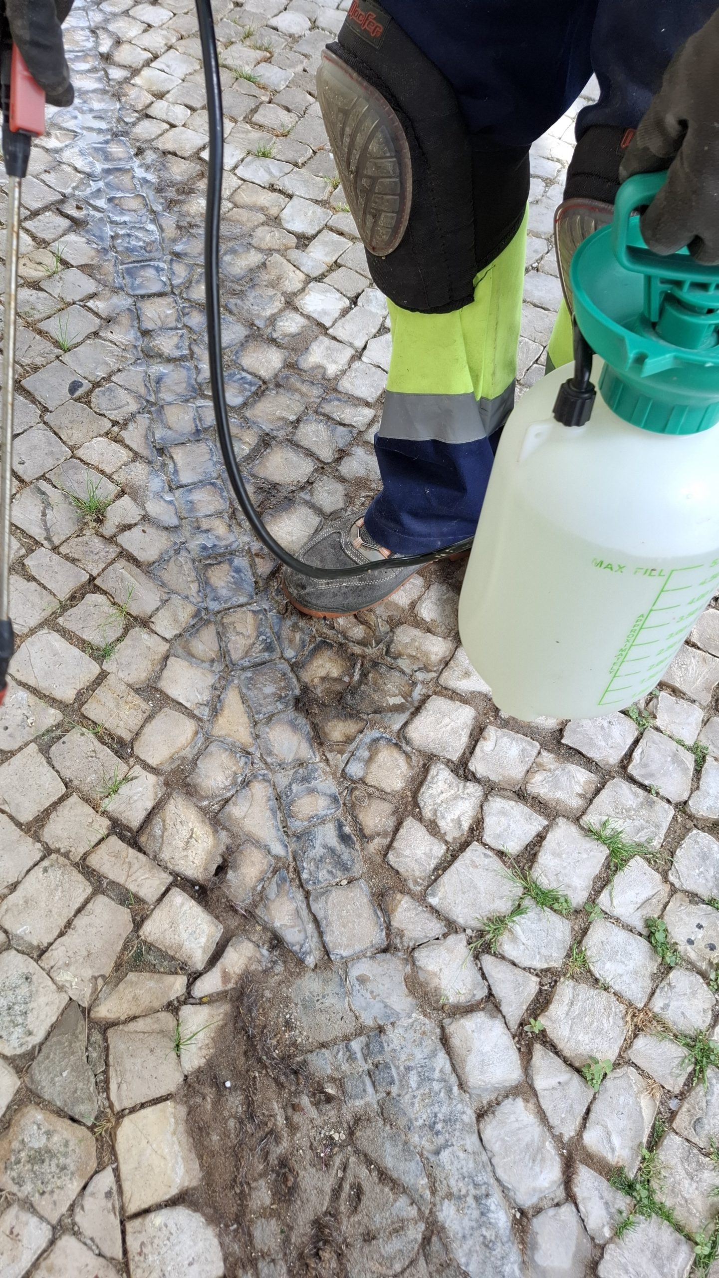 Freguesia de Fanhões – Alerta para o agravamento do cheiro a urina de animais resultante da má lavagem de pátios para a via pública. Freguesia de Fanhões – Alerta para o agravamento do cheiro a urina de animais resultante da má lavagem de pátios para a via pública.