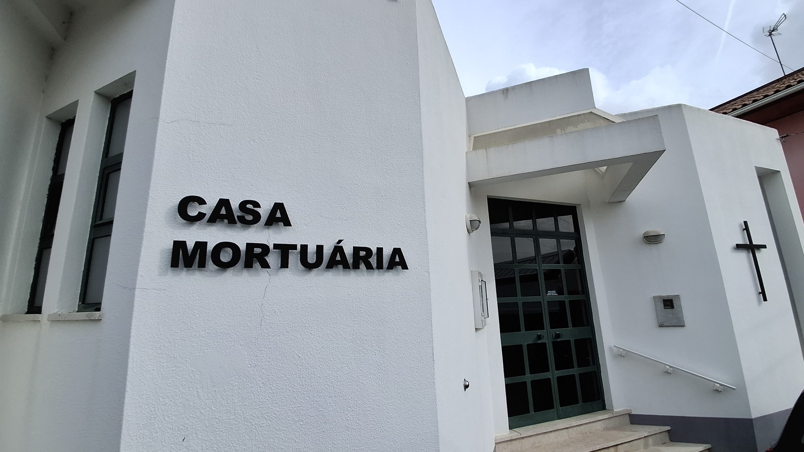 CASAINHOS -(c) Casa Mortuária de Casaínhos – Início da Remodelação Instalações que irão decorrer durante o mês de Setembro. CASAINHOS -(c) Casa Mortuária de Casaínhos – Início da Remodelação Instalações que irão decorrer durante o mês de Setembro.